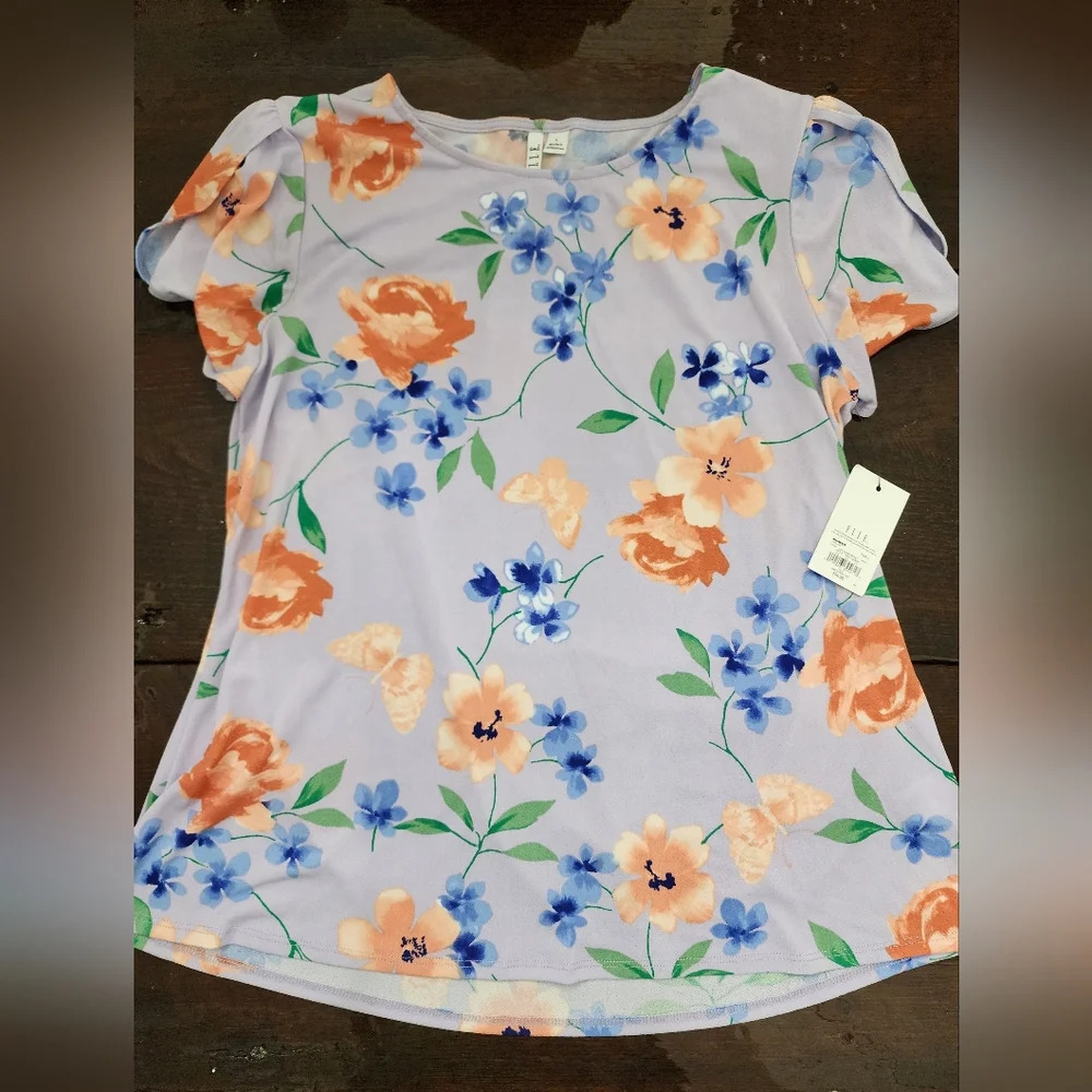 NWT #020 Elle flutter sleeve blouse in size Large